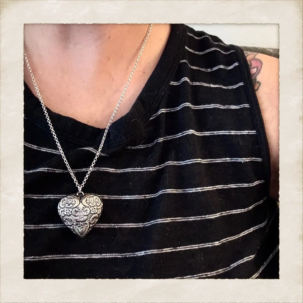 Vintage Silver Puffy Heart Penant Necklace with Etching on both sides,‎ 22”